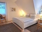 Schlafzimmer - Bahnhofstrasse 5 Wohnung Zingst - Top-Hundeurlaub
