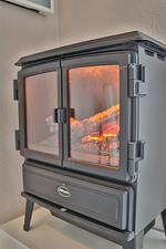 Dekoratives Detail - Langeooger Viermaster - Rotes Segel - Top-Hundeurlaub