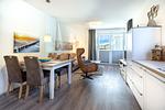 Wohn-/Essbereich mit Zugang zur Terrasse - Aparthotel Ostseeallee 5-42 - Top-Hundeurlaub