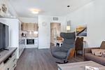 Wohn-/Essbereich mit Doppelschlafcouch - Aparthotel Ostseeallee 5-42 - Top-Hundeurlaub