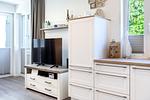 Wohn-/Essbereich mit TV - Aparthotel Ostseeallee 5-42 - Top-Hundeurlaub