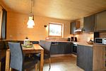 Küche / Küchenzeile - Jägar Chalet - Feriendorf Via Claudia Haus 73 - Top-Hundeurlaub