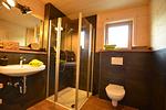 Badezimmer - Jägar Chalet - Feriendorf Via Claudia Haus 73 - Top-Hundeurlaub