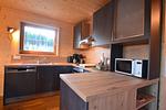 Küche / Küchenzeile - Jägar Chalet - Feriendorf Via Claudia Haus 73 - Top-Hundeurlaub