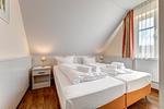 Schlafzimmer - Küstenhaus mit Sauna und Kamin ca.400 vom Ostseestrand - Top-Hundeurlaub