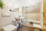 Badezimmer mit Badewanne und WC - Wohnung 4.4 - Seeschwalbe - Top-Hundeurlaub