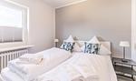 Schlafzimmer 2 mit Doppelbett - Ferienwohnung Deichlodge, Lodge. Eins - Top-Hundeurlaub