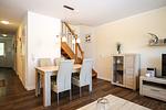 Wohnzimmer mit Blick auf Essbereich - Wohnung 10-7 - Top-Hundeurlaub