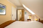 2. Schlafzimmer mit Kleiderschrank - Wohnung 10-7 - Top-Hundeurlaub