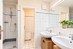 Badezimmer mit Dusche und WC - Wohnung 10-7 - Top-Hundeurlaub