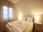 Schlafzimmer - Premium Reetdachvilla mit 3 Schlafzimmern, Sauna und Kamin (F04) - Top-Hundeurlaub