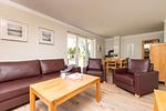 Wohnzimmer - FeWo Strandfrieden - Kamin, Sauna, Meerblick - Top-Hundeurlaub