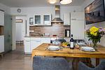 Wohnzimmer - FeWo Hafenliebe - Kamin, Sauna, Meerblick - Top-Hundeurlaub
