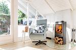 Wohnzimmer mit Ofen, TV, Couch, Relaxsessel - Lille Hus - Top-Hundeurlaub