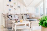 Wohnzimmer mit Ofen, TV, Couch, Relaxsessel - Lille Hus - Top-Hundeurlaub
