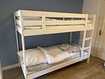 Schlafzimmer mit Etagenbett im Hus Silverdalen – ideal für Familien bei Vimmerby - Hus Silverdalen - Top-Hundeurlaub