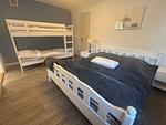 Schlafzimmer mit Doppelbett im Hus Silverdalen nahe Vimmerby - Hus Silverdalen - Top-Hundeurlaub