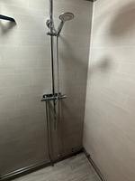 Badezimmer mit Dusche im Ferienhaus Hus Silverdalen bei Vimmerby - Hus Silverdalen - Top-Hundeurlaub