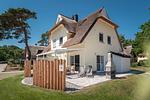 Hauptansicht - Ferienhaus Glück unter Reet mit Sauna, Kamin und Terrasse - Top-Hundeurlaub