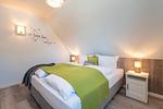 Schlafzimmer - Ferienhaus Glück unter Reet mit Sauna, Kamin und Terrasse - Top-Hundeurlaub