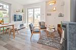 Wohnzimmer - Ferienhaus Glück unter Reet mit Sauna, Kamin und Terrasse - Top-Hundeurlaub