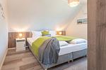Schlafzimmer - Ferienhaus Glück unter Reet mit Sauna, Kamin und Terrasse - Top-Hundeurlaub