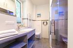 Badezimmer - Ferienhaus Glück unter Reet mit Sauna, Kamin und Terrasse - Top-Hundeurlaub