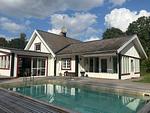 Pool mit Blick auf das Ferienhaus Villa Waldsee – Ferienhaus am See in Vissefjärda in Småland - Villa Waldsee - Top-Hundeurlaub
