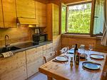 top ausgestattete Einbauküche aus Holz - Lago Palù - Top-Hundeurlaub