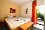 Schlafzimmer - Haus Ostseeallee 32b Fewo 1.2 - Top-Hundeurlaub
