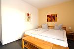 Schlafzimmer - Haus Ostseeallee 32b Fewo 1.2 - Top-Hundeurlaub
