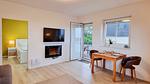 Wohnzimmer - Ferienwohnung "Baltic Sunset" in 1. Reihe zum Ostseestrand - Top-Hundeurlaub