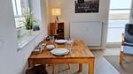 Wohnzimmer - Ferienwohnung "Baltic Sunset" in 1. Reihe zum Ostseestrand - Top-Hundeurlaub