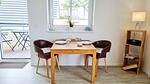 Wohnzimmer - Ferienwohnung "Baltic Sunset" in 1. Reihe zum Ostseestrand - Top-Hundeurlaub