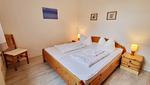 Schlafzimmer - Ferienwohnung "Achtern Diek 2" 1. Reihe an der Ostseeküste - Top-Hundeurlaub
