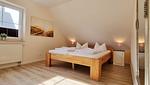 Schlafzimmer - Ferienhaushälfte "Sandbank" Schönberger Strand an der Ostsee - Top-Hundeurlaub