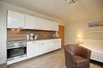 Küchenzeile mit Backofen und Spülmaschine - Wohnung 09 - Top-Hundeurlaub