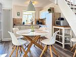 Wohnzimmer mit Blick zur Küche - Wohnung 19 - Top-Hundeurlaub