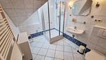 Badezimmer - Ferienwohnung "Achtern Diek 4" 1. Reihe an der Ostseeküste - Top-Hundeurlaub