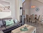 Wohnzimmer - Ferienhaus "Lönneberga" im Ferienpark Holm an der Ostsee - Top-Hundeurlaub