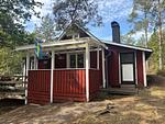 Hauptansicht der Waldhütte Hus Sinnermåla am Waldrand - Hus Sinnermåla - Top-Hundeurlaub