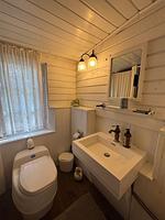 Badezimmer der Waldhütte Hus Sinnermåla - Hus Sinnermåla - Top-Hundeurlaub