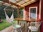 Terrasse mit Hängematte am Ferienhaus Hus Blommekulla bei Högsby – Natururlaub in Småland - Hus Blommekulla - Top-Hundeurlaub