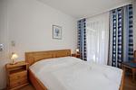 Schlafzimmer mit Doppelbett - Wohnung 43 - Top-Hundeurlaub
