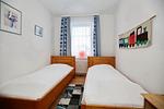 erstes Schlafzimmer mit Einzelbetten - Wohnung 43 - Top-Hundeurlaub