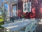 Terrasse am Ferienhaus Hus Brobacka – rotes Schwedenhaus in der Natur zwischen Vänern und Vättern - Hus Brobacka - Top-Hundeurlaub