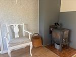 Schlafzimmer mit Sessel im Ferienhaus Hus Brobacka – Ferienhaus in Schweden - Hus Brobacka - Top-Hundeurlaub