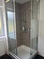 Badezimmer mit Dusche in der Ferienwohnung Seeglück Lea in Medelpad - Lea - Top-Hundeurlaub