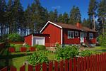 Hauptansicht des roten Ferienhauses Sillys Hus in Hjältevad in Småland - Syllis Hus - Top-Hundeurlaub
