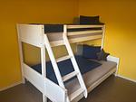 Schlafzimmer mit Etagenbett im Ferienhaus Sillys Hus in Småland - Syllis Hus - Top-Hundeurlaub
